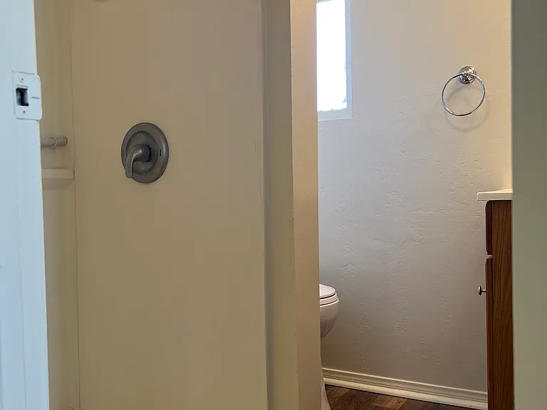 633 Avenue M #C — Photo 10