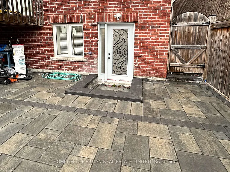 133 Sharavogue Ave #B — Photo 4