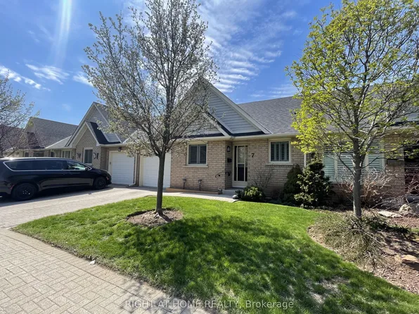 165 Main St E #7, Grimsby, ON L3M 1P2