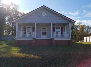 537 Edwards St, Woodruff, SC 29388