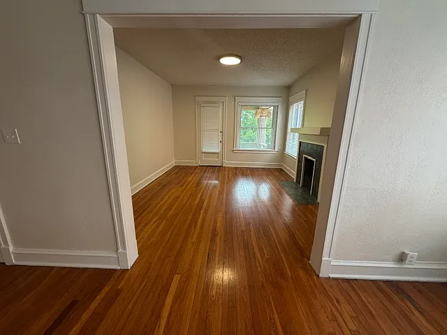 1 bed, 926 sqft, $1,399 — Photo 2