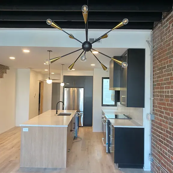 312 E Adams St #B — Photo 1