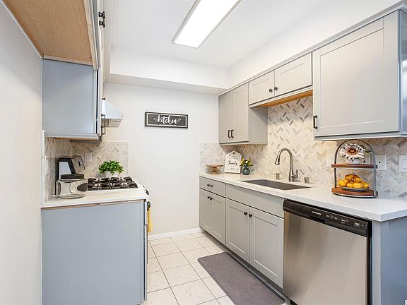 4th image of 13847 Los Angeles St APT A