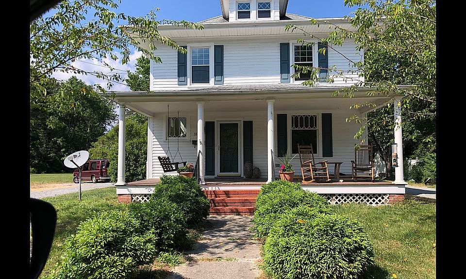 2nd image of 33 Burley St