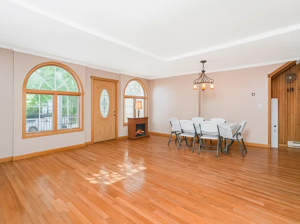 2055 Coleman Street image 6 of 26