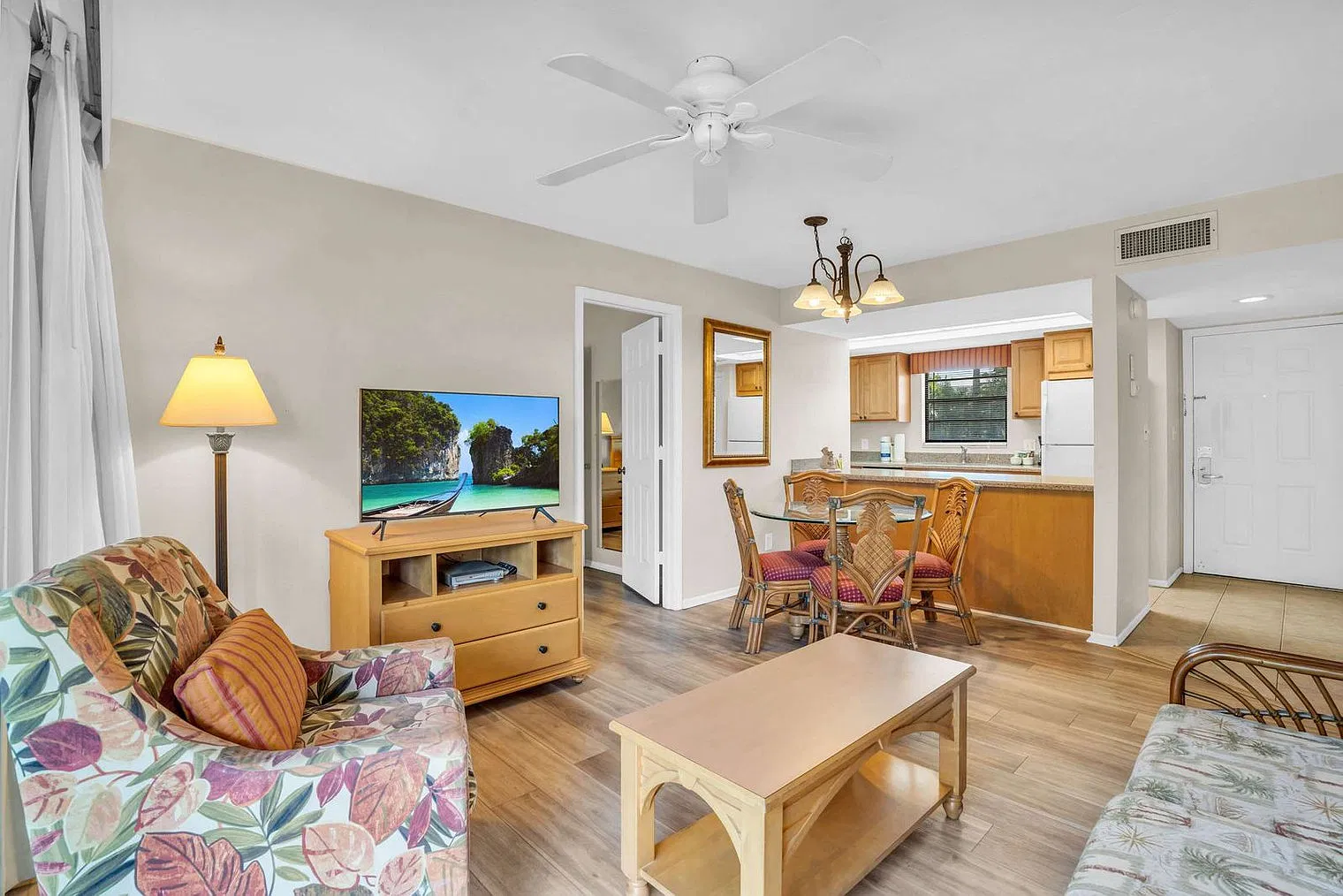 2 bed, 2.0 bath, 861 sqft, $3,082 — Photo 4