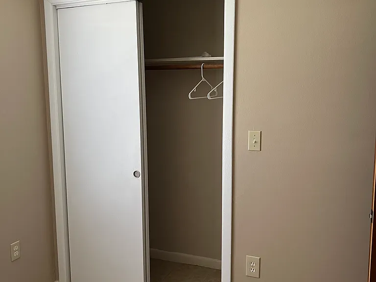 Closet Bedroom 1