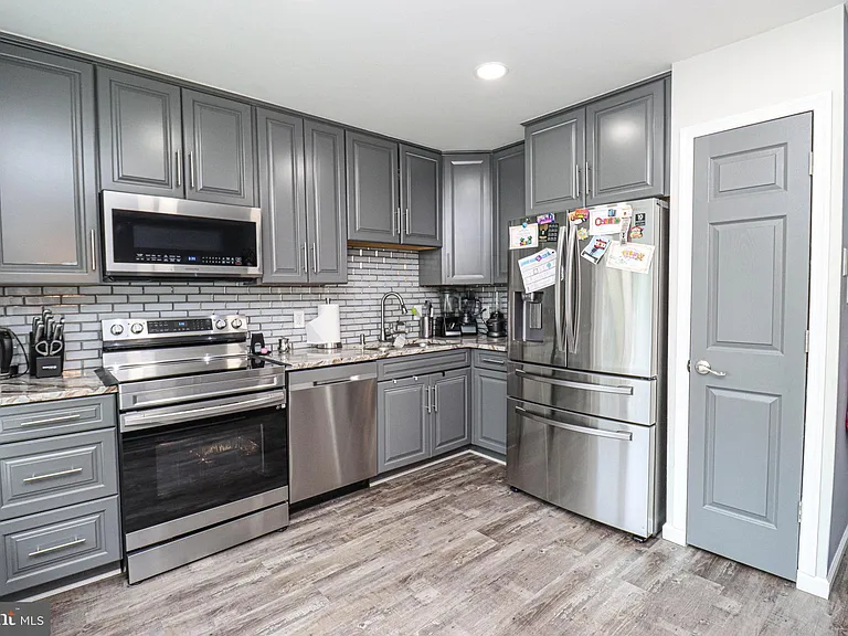 2426 Vineyard Ln — Photo 4