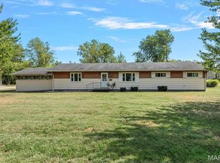 112 N Wilson St, Girard, IL 62640