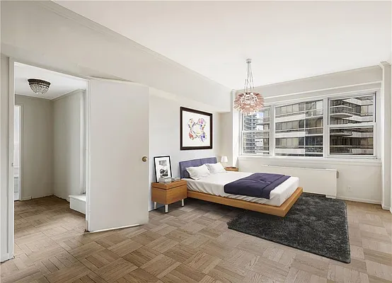 Sold by Warburg | media 28