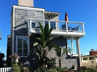 220 6th St, Manhattan Beach, CA 90266
