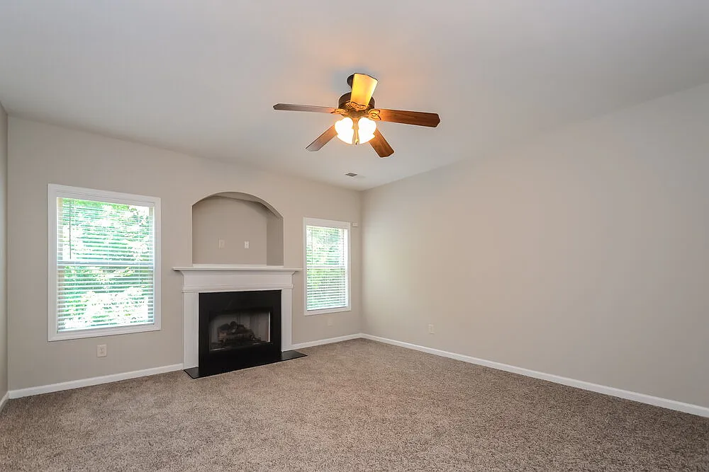 3 bed, 2.5 bath, 1856 sqft, $2,090 — Photo 4