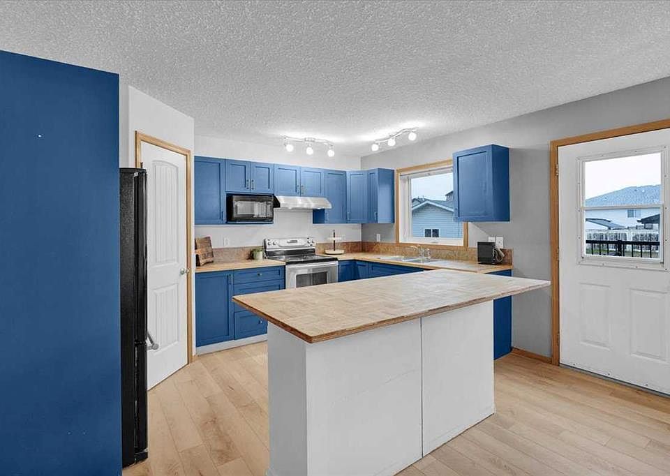 1st image of 917 E High Park Way NW