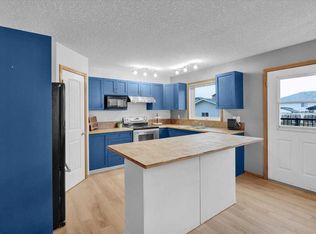 917 E High Park Way NW, High River, AB T1V2C7