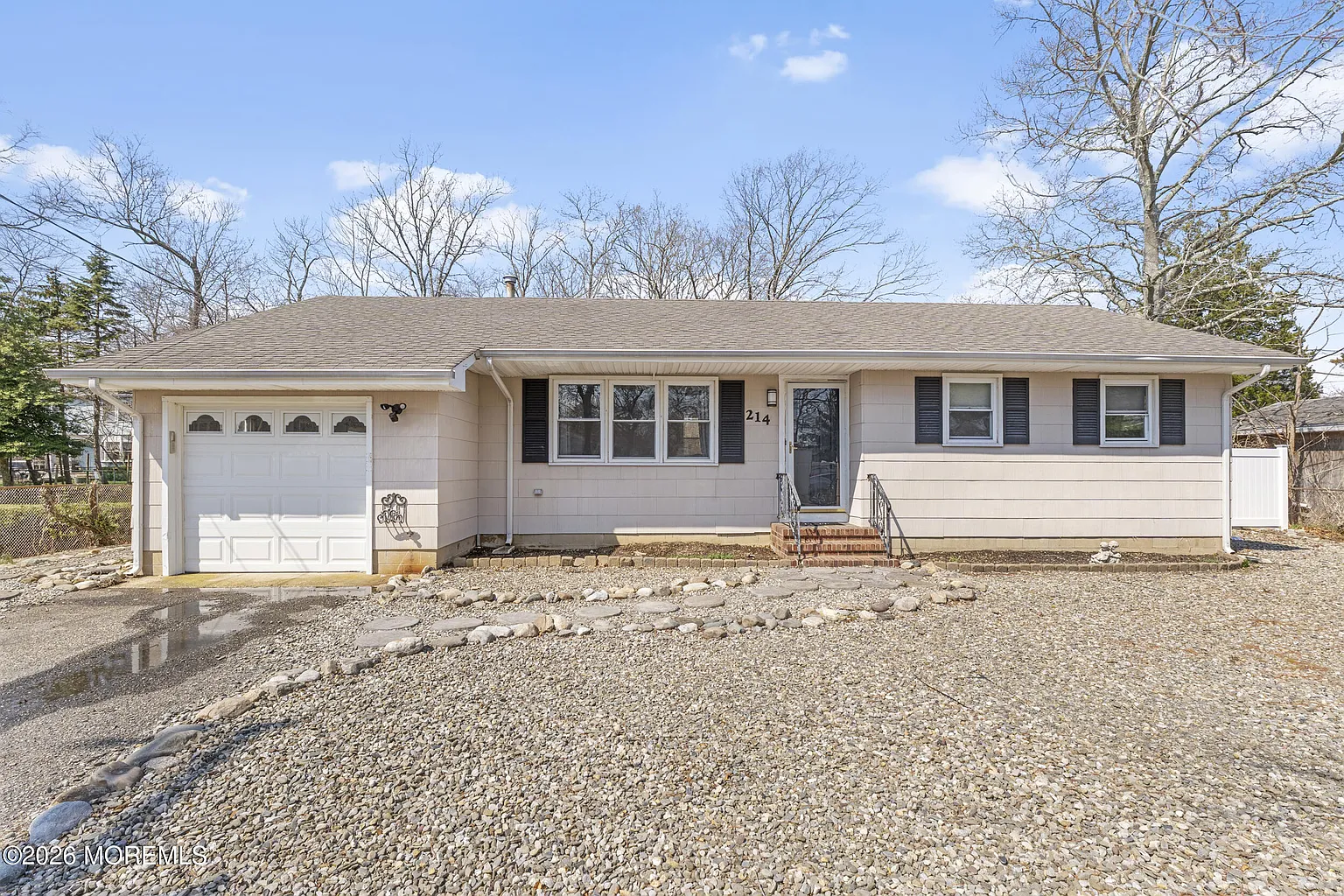 214 Davis Avenue photo 1