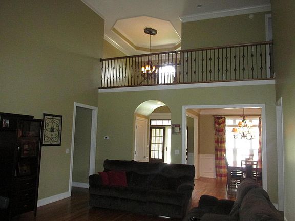 5th image of 321 Champagne Cir