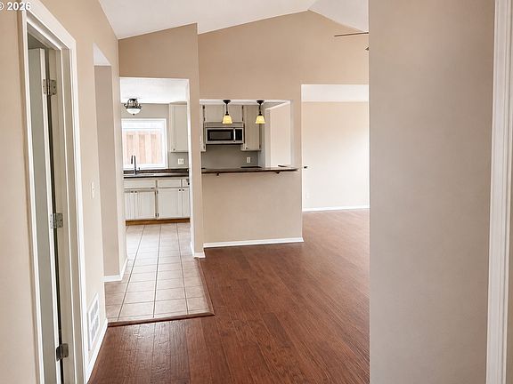 3rd image of 846 Sanford St