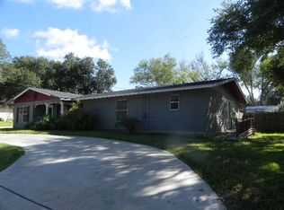 811 S Welhausen Ave, Shiner, TX 77984