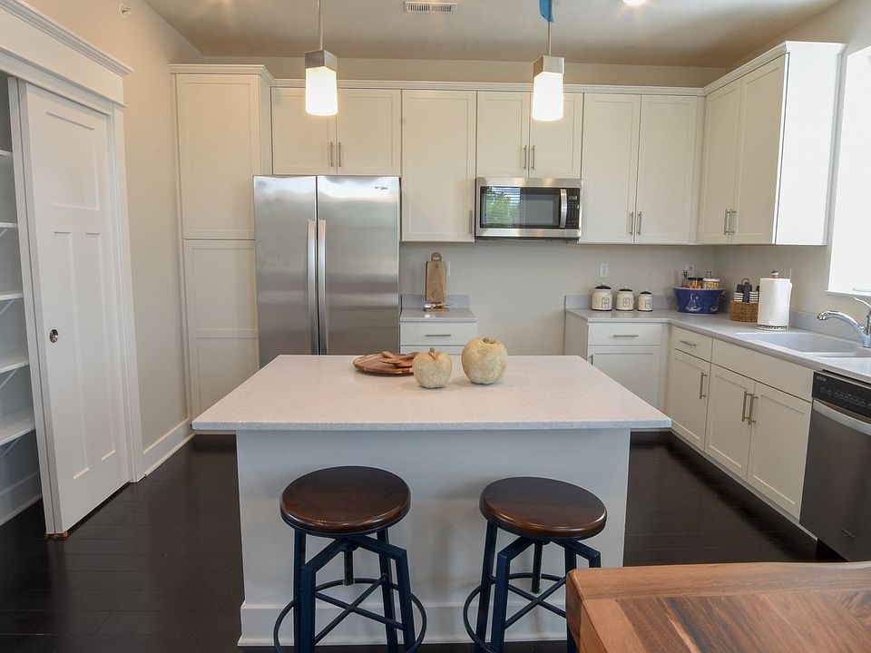 1st image of 10433 S 132nd St APT 103