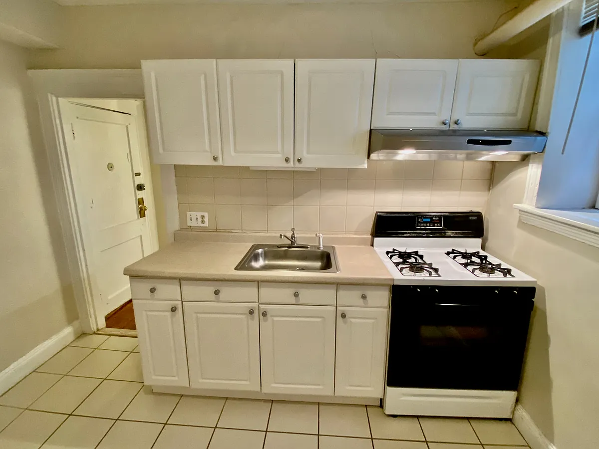 Building Photo - 29 Mount Hood Rd #14