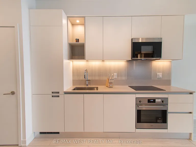 39 Mary St #1210 — Photo 5