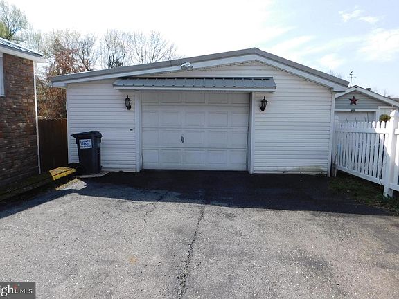 5th image of 194 Roosevelt Dr