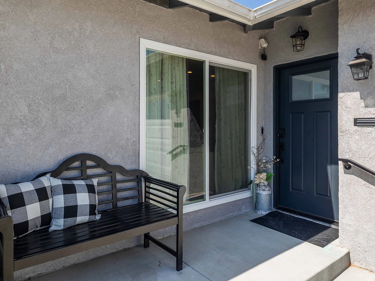 3 bed, 2.5 bath, 1120 sqft, $6,450 — Photo 3