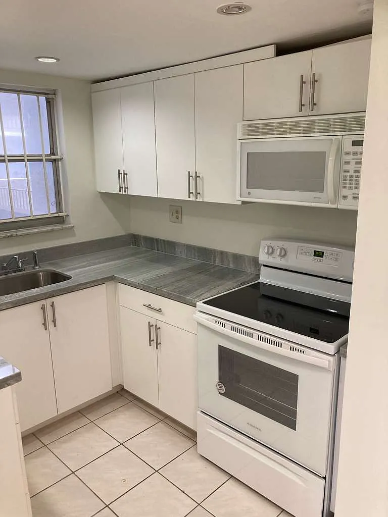 2 bed, 1.5 bath, 900 sqft, $2,300 — Photo 1
