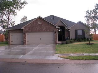 4917 Kelly Lakes Dr, Edmond, OK 73025