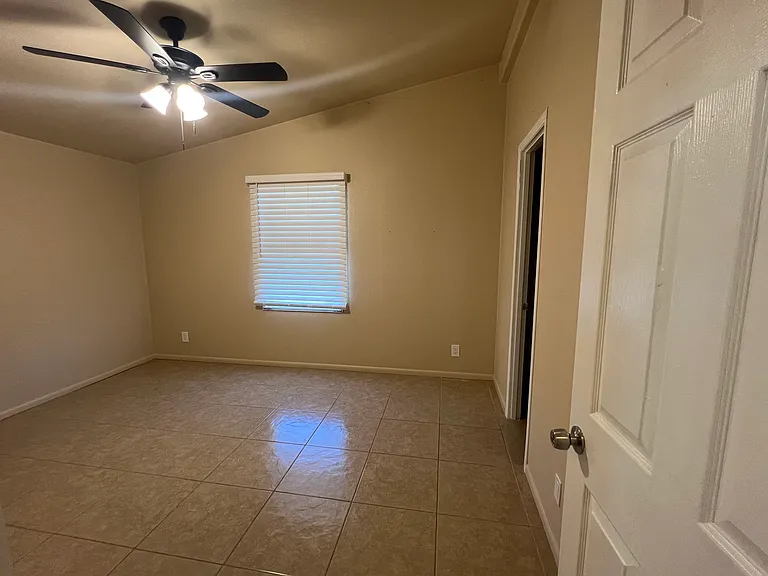 7868 N Reed Rd — Photo 35