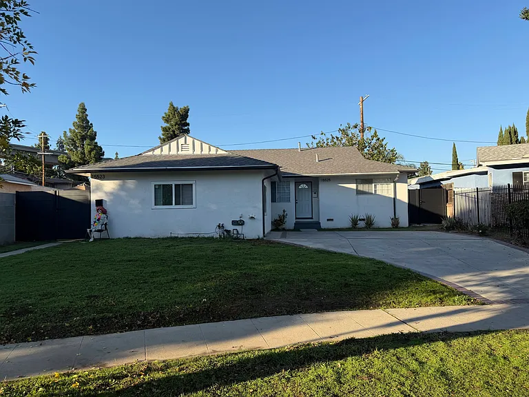 15523 Kingsbury St — Photo 10
