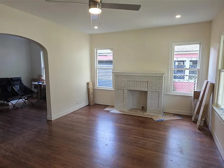 2827 Robertson St — Photo 1