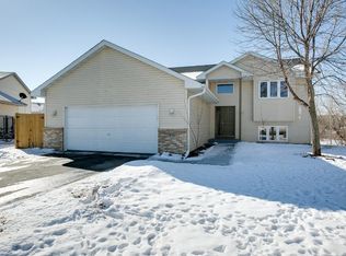 416 Cardinal Ct, Isanti, MN 55040