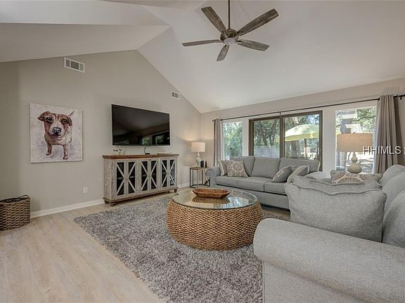 3rd image of 2 Water Oak Dr