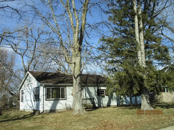 311 S Pecatonica St, Winnebago, IL 61088
