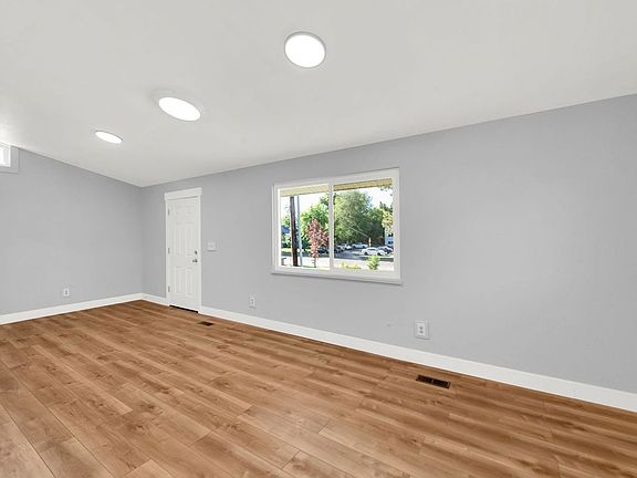 5th image of 189 N 300 E APT 3