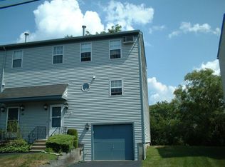 565 Quaker Ln APT 61, West Warwick, RI 02893