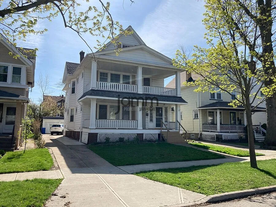 1285 W 105th St #1285 W 105TH ST LOWE