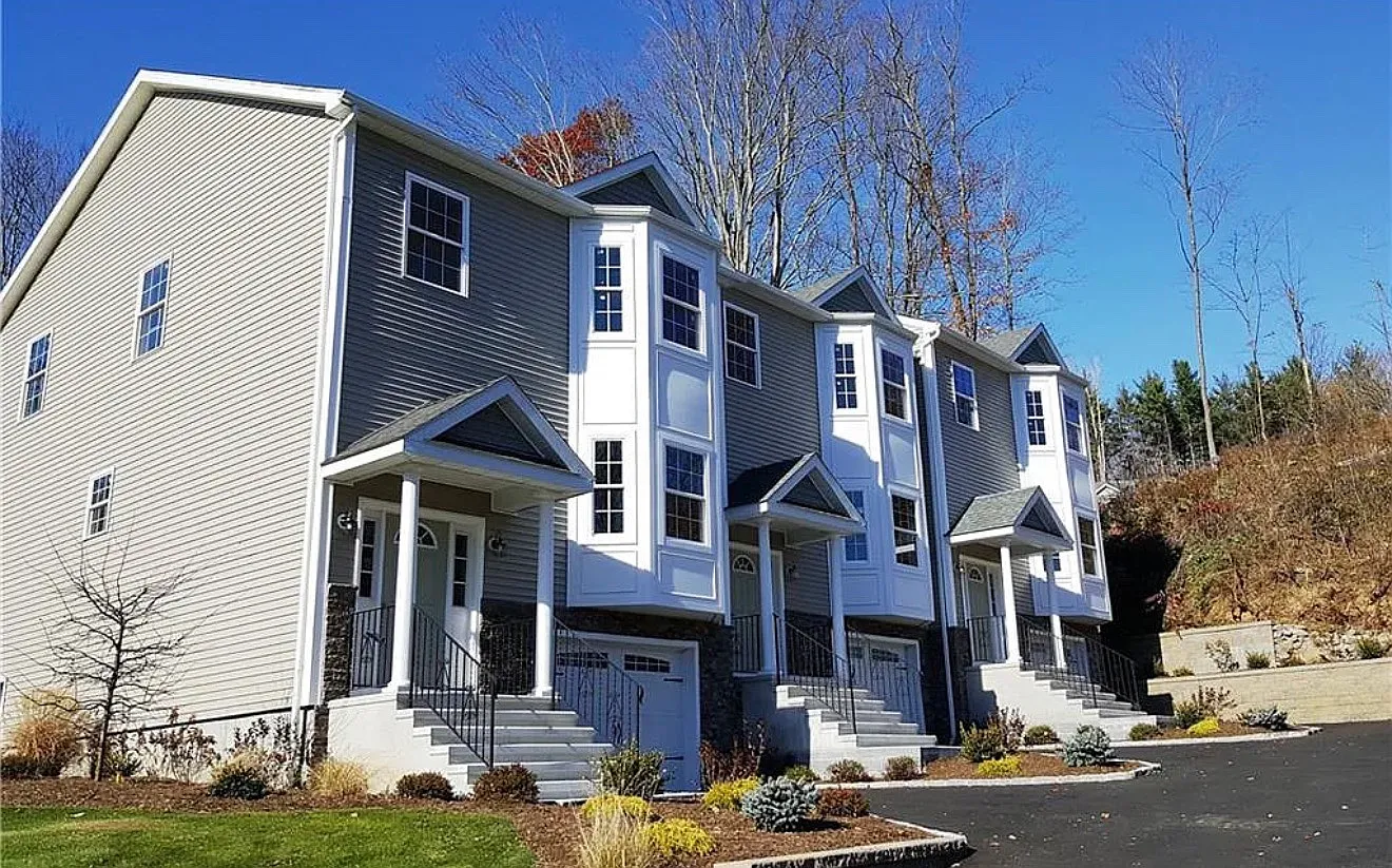 3 bed, 2.5 bath, 1568 sqft, $3,380 — Photo 1