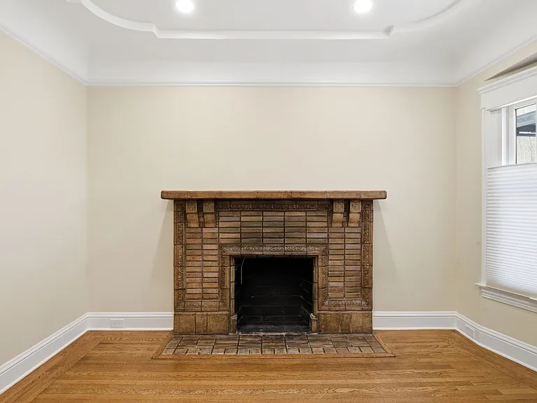 1141 Bay St — Photo 3