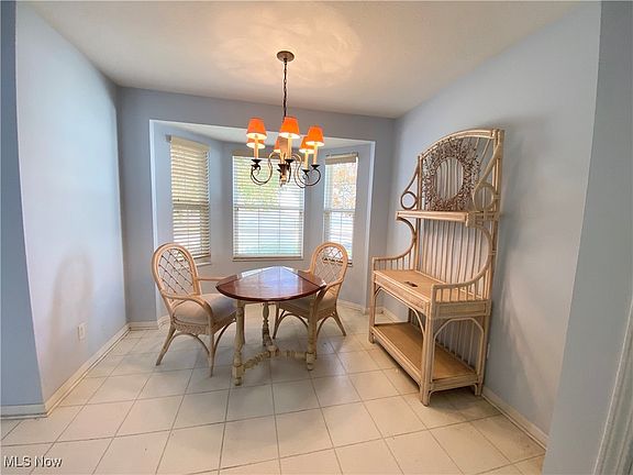 3rd image of 215 Marilyn Ln