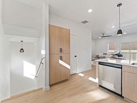 5th image of 1479 W Hendon St
