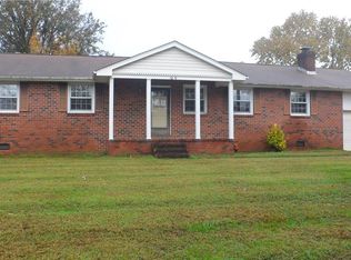 1210 Canterbury Ln, Colonial Heights, VA 23834