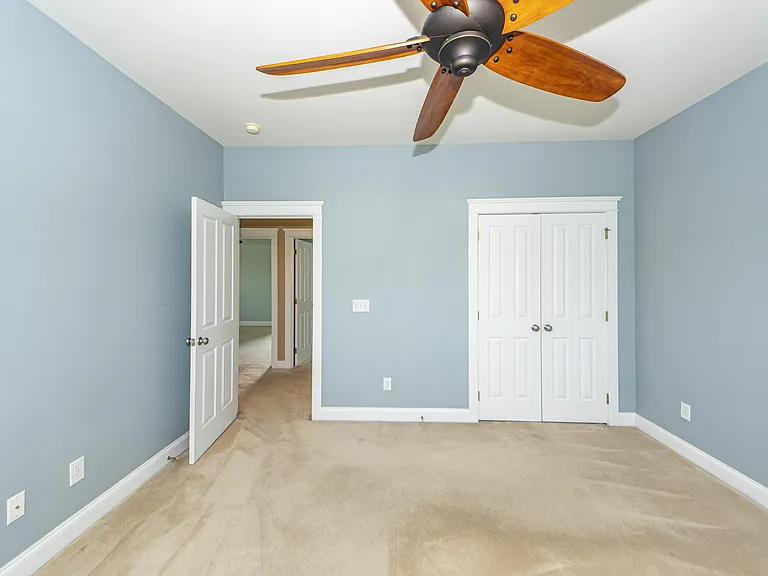 302 White Gables Dr — Photo 34