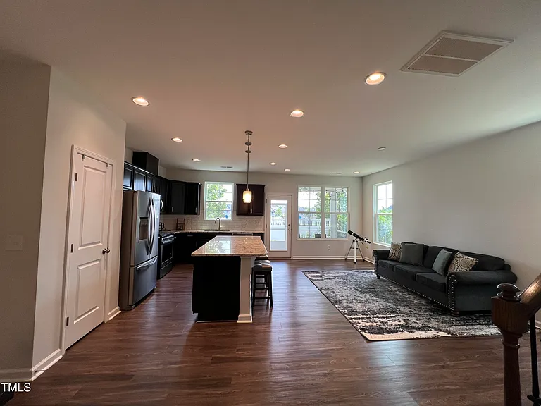 1109 Little Gem Ln — Photo 5