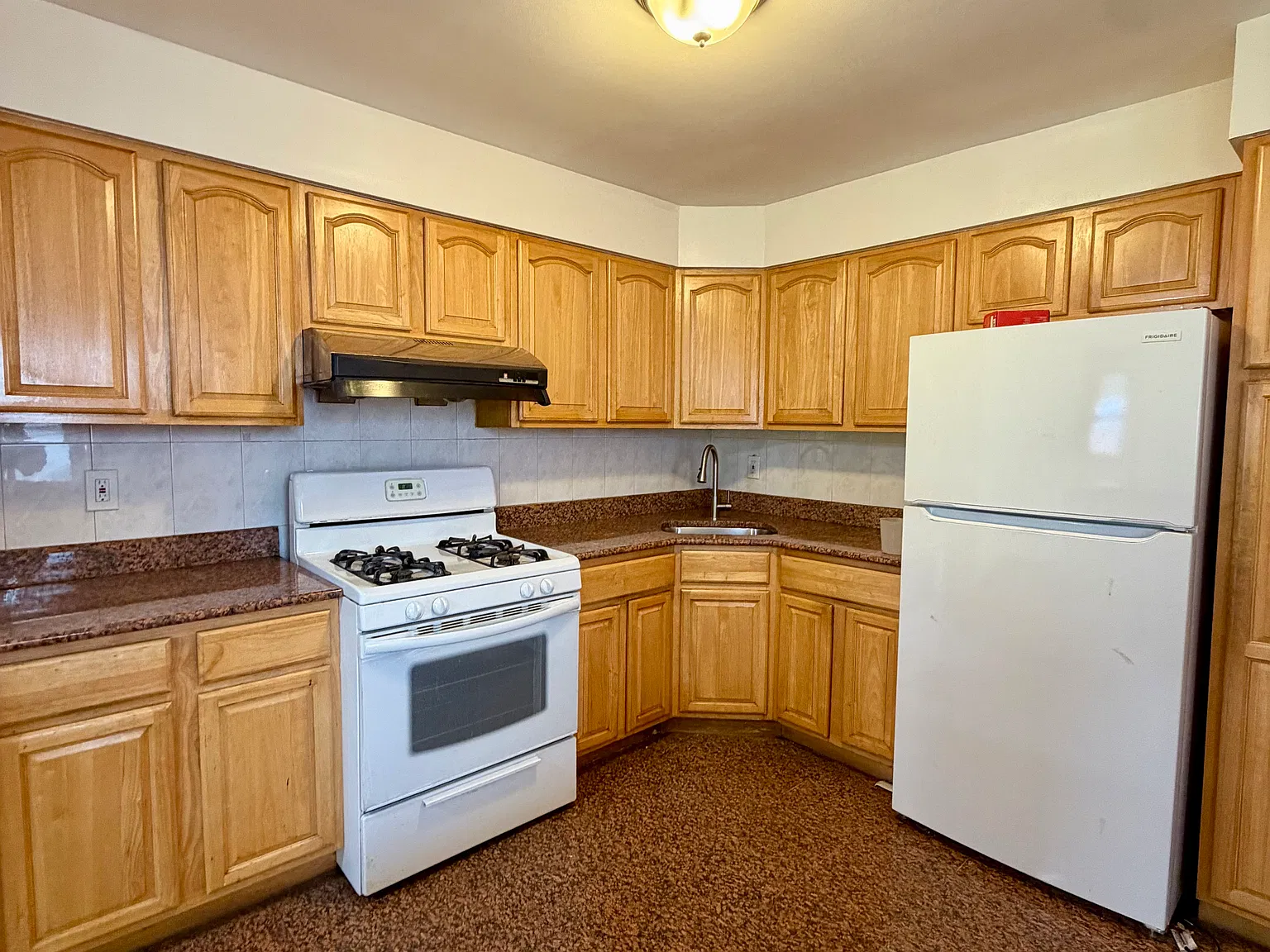 3 bed, 1300 sqft, $3,200 — Photo 1