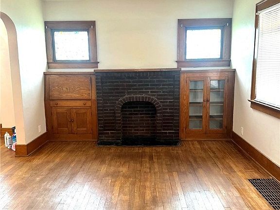 3rd image of 1031 Central Parkway Ave SE