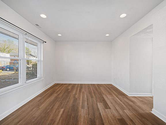 2nd image of 5831 E Hastings Arch #1