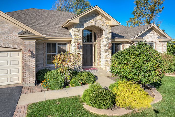 1st image of 755 Hickory Ln