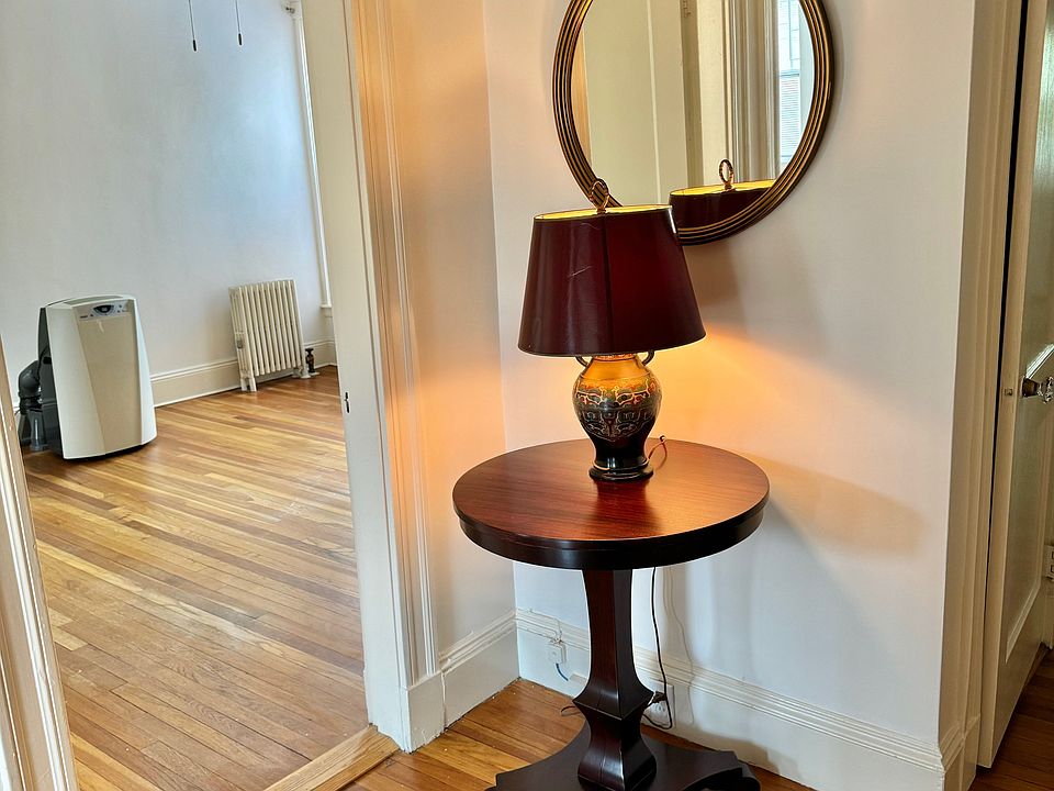 Entryway with furniture if desired